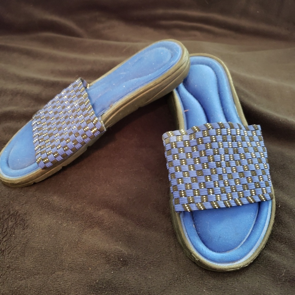 Comfy, stylish beach slide sandals size 10